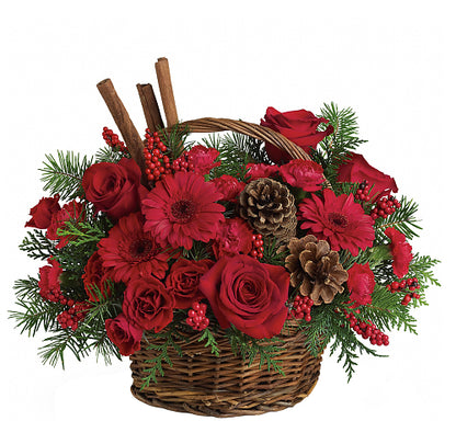 BERRIES AND SPICE CHRISTMAS ARRANGEMENT